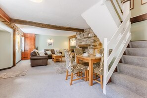 TV - 2 Bed in Swimbridge (oc-n0208) (Swimbridge)