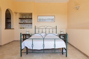2 chambres, fer et planche à repasser, accès Internet, draps fournis