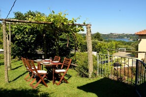 تناول الطعام بالخارج