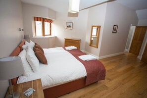 3 bedrooms, internet, bed sheets - Three bedroom cottage in a landscaped courtyard set in the heart of Ireland's Ancient East region. (Navan)