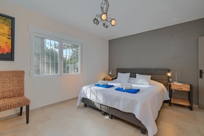 4 bedrooms, iron/ironing board, WiFi, bed sheets - Las Marinas 8 - Denia, Costa Blanca (Denia)
