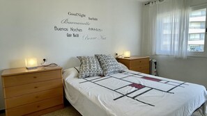 2 bedrooms, iron/ironing board, free WiFi, bed sheets - ROCAMAURA I B 3-2 (Estartit)