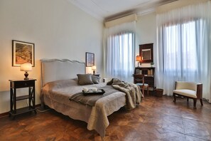 4 chambres, fer et planche à repasser, Wi-Fi gratuit, draps fournis