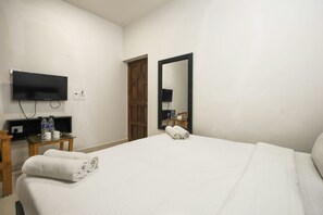 Premium bedding, in-room safe, desk, iron/ironing board