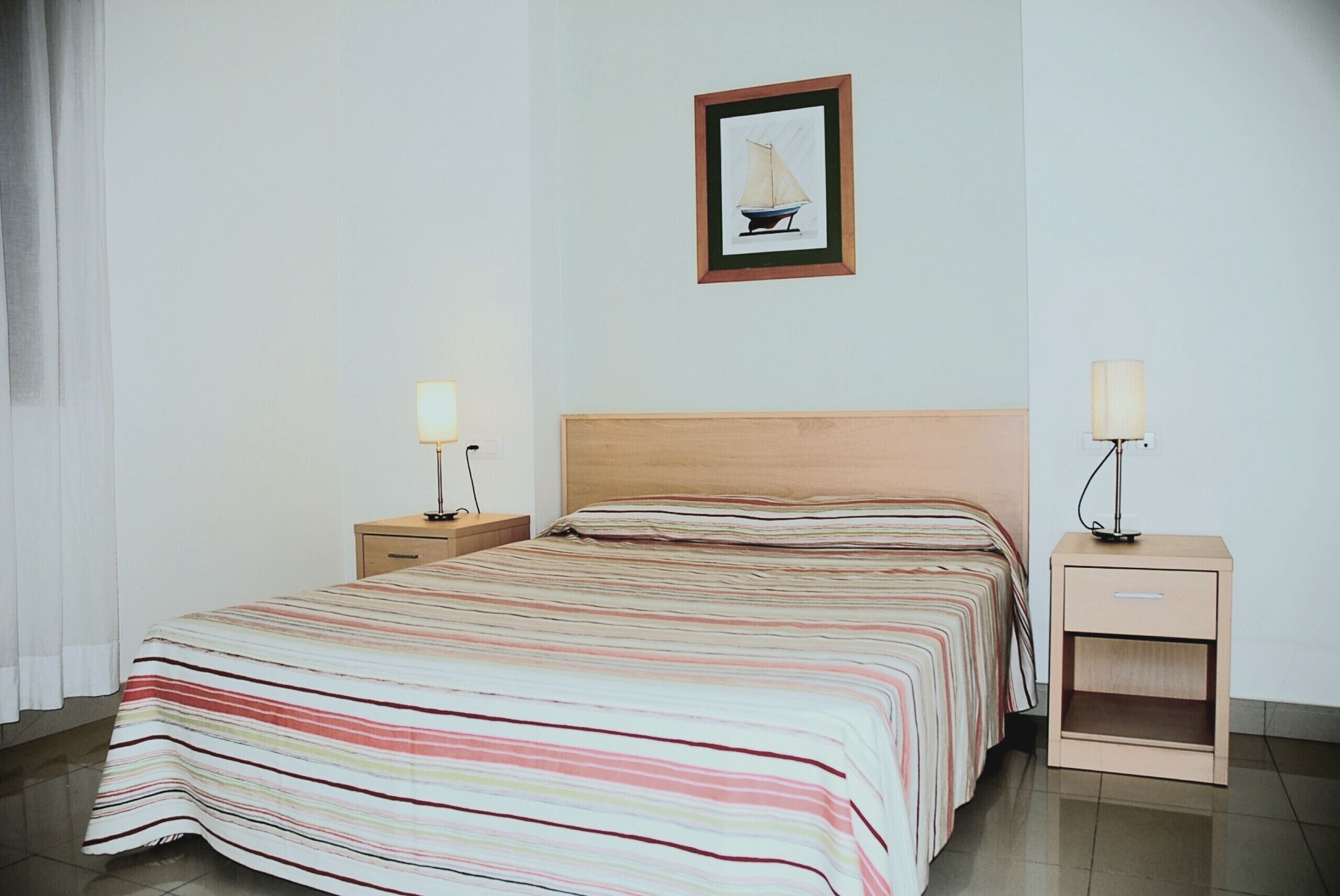 1 slaapkamer, een strijkplank/strijkijzer, wifi, beddengoed