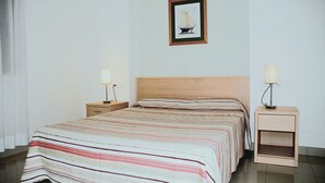 Unclassified image, 5 of 15, button - MESTRAL 1-6 (L'Escala)