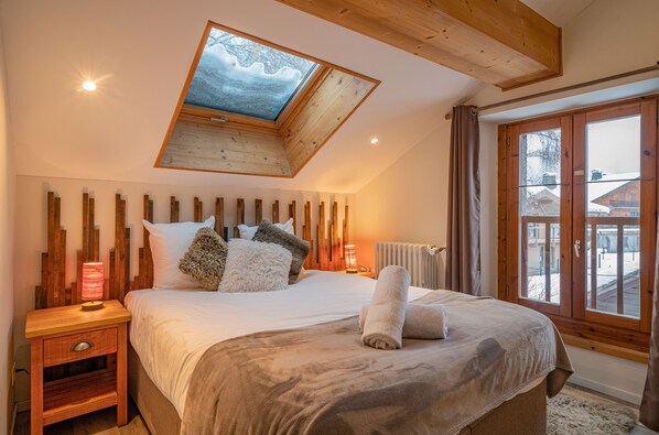 3 bedrooms, iron/ironing board, Internet, bed sheets