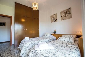 5 camere, ferro/asse da stiro, Wi-Fi gratuito