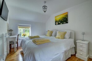 3 makuuhuonetta, silitysrauta/-lauta, vauvan matkasänky, ilmainen Wi-Fi