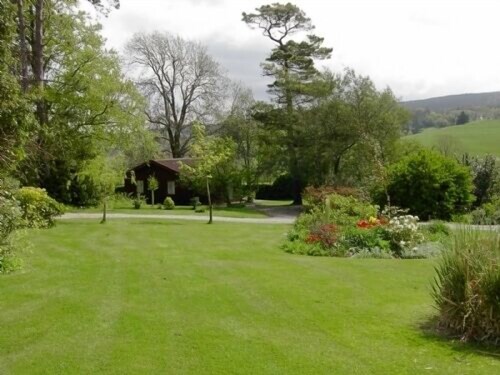 Four star Lodge with two bedrooms, fabulous views yet close to pubs and beach