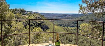 Majestic Villa and Views - 30km to Barcelona