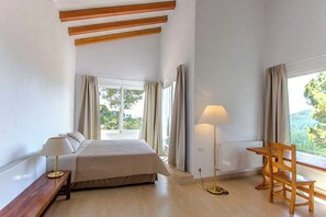 7 habitaciones, tabla de planchar con plancha y wifi gratis 
