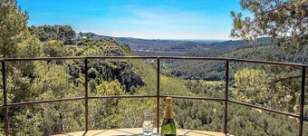 Majestic Villa and Views - 30km to Barcelona