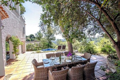 Majestic Villa and Views - 30km to Barcelona