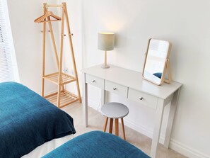 2 bedrooms, iron/ironing board, free WiFi - Westlake Apartment No.3 in Hampton, Peterborough (Peterborough)