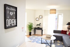 TV - Westlake Apartment No.3 in Hampton, Peterborough (Peterborough)