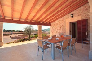 Outdoor dining - Stunning summer escape - 4km to Mallorca beaches! (Palma de Mallorca)