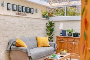 TV, fireplace - 2 Bed in Appledore (oc-drum) (Appledore)