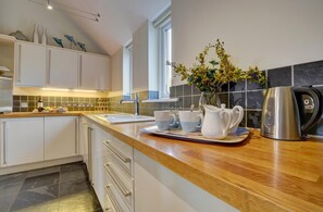 Microwave, oven, dishwasher, high chair - 3 Bed in Croyde (oc-spind) (Croyde)