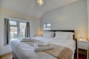 3 bedrooms, iron/ironing board, travel crib, free WiFi