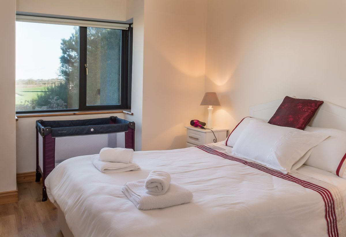 5 bedrooms, iron/ironing board, Internet