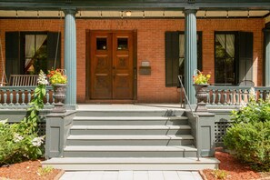 Exterior - Historic District B&B (St. Paul)