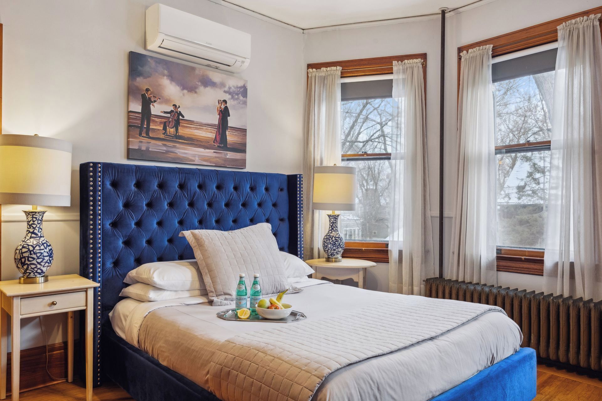 Zimmer, 1 Queen-Bett | Laptopgeeigneter Arbeitsplatz, Bügeleisen/Bügelbrett, kostenloses WLAN