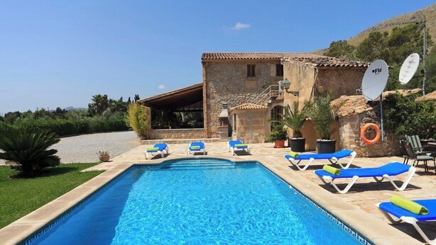 A swimming pool with lounge chairs, a stone building with a tiled roof, and satellite dishes. - Magnificent Memory Making - only 2km beach! (Palma de Mallorca)