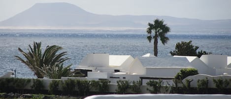 Alberca al aire libre y alberca climatizada