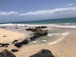 Beach nearby, beach towels - Villa with private solar heated pool and beautiful sea view (Playa Blanca)