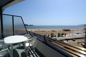 Outdoor dining - ROCAMAURA II 5-7 (Estartit)