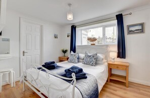 2 bedrooms, iron/ironing board, free WiFi, bed sheets - 2 Bed in Woolacombe (oc-beac4) (Woolacombe)