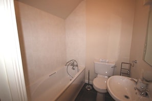 Bathroom - 2 Clifden Court Townhouse w/ Parking (Clifden)