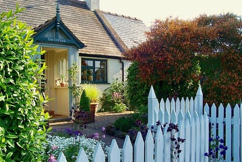 THE COTTAGE, Branxton -  sleeps 2 guests in 1 bedroom