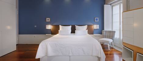 1 bedroom, iron/ironing board, internet, bed sheets