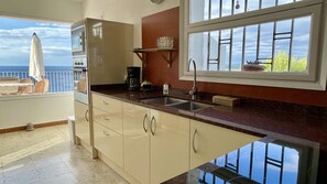 Fridge, microwave, oven, coffee/tea maker