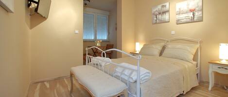 2 bedrooms, Internet, bed sheets