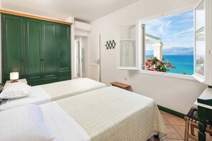 7 bedrooms, WiFi, bed sheets