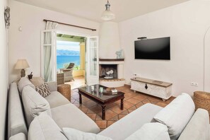 Smart TV, ping pong - Villa Irida - Six Bedroom Villa, Sleeps 14 (Apraos)