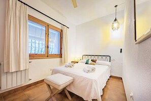 6 soverom, strykejern/-brett, wi-fi (inkludert) og sengetøy
