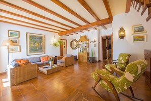TV - Villa Más Blanc - PlusHolidays (Benissa)