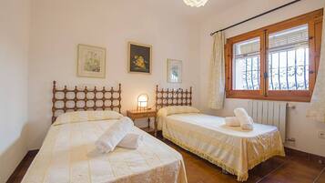 6 slaapkamers, een strijkplank/strijkijzer, gratis wifi, beddengoed