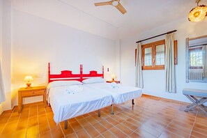 6 chambres, fer et planche à repasser, Wi-Fi gratuit, draps fournis