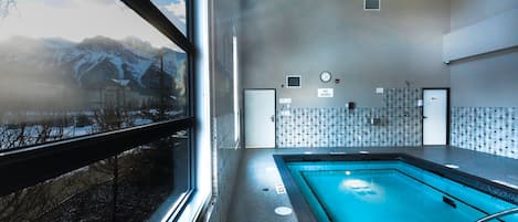 Bathtub spa indoor