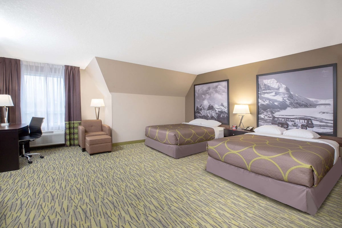 Deluxe Room, 2 Queen Beds, Non Smoking