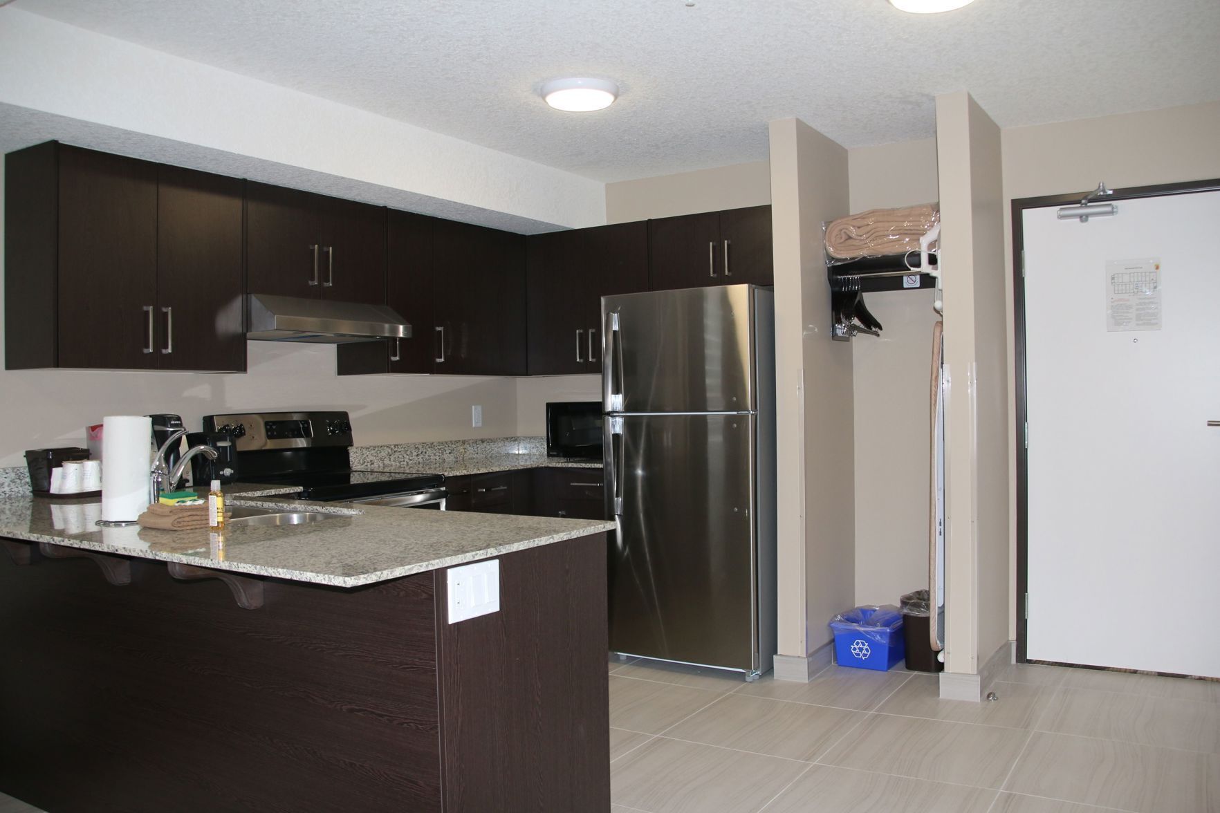 Private kitchen | Fridge, microwave, coffee/tea maker