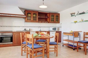 Réfrigérateur, micro-ondes, four, lave-vaisselle