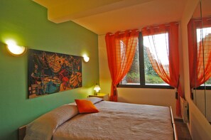 3 bedrooms, iron/ironing board, travel cot, free WiFi