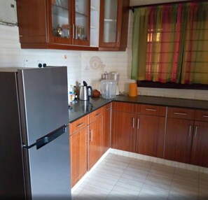 Comfort-Apartment | Eigene Küche | Großer Kühlschrank, Mikrowelle, Ofen, Herdplatte