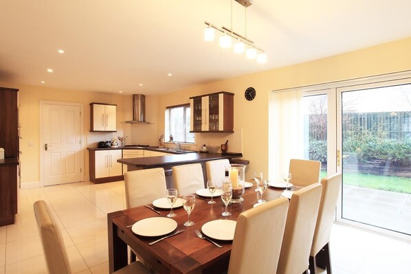 Dining - Sleeps 8 guests in 4 bedrooms (Kenmare)